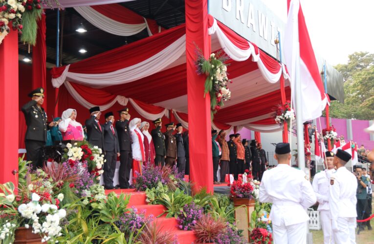 Dandim 0809/Kediri Pimpin Upacara Penurunan Bendera Sang Merah Putih HUT ke-80 RI