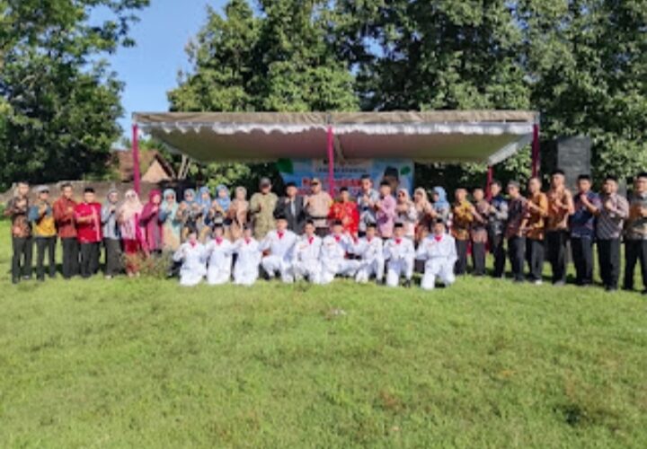 Danramil 0809/20 Ngancar bersama Forkopimcam Hadiri Upacara Hardiknas 2026: Pendidikan Bermutu untuk Semua Upacara Hardiknas 2026 di Kecamatan Ngancar.