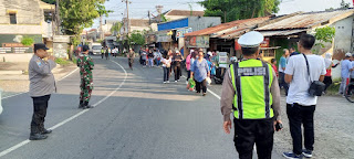 Babinsa dan Bhabinkamtibmas Jalin Keakraban dengan Warga Melalui Jalan Sehat Buka Giling PG Pesantren Baru