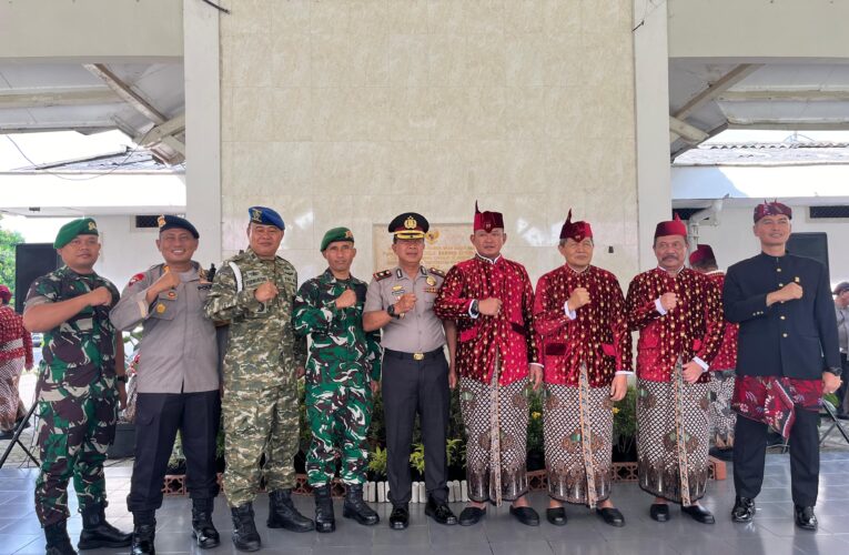 Kasdim 0809/Kediri Hadiri Upacara Hardiknas 2026, Tegaskan Sinergi Pendidikan untuk Generasi Berkarakter dan Bermoral Serta Disiplin